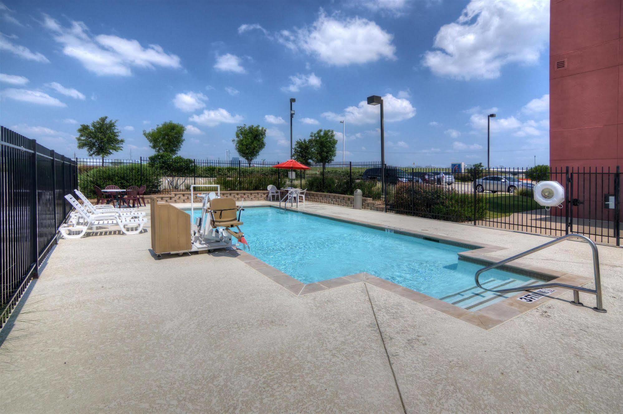 Motel 6-Roanoke, Tx - Northlake - Speedway Exterior photo