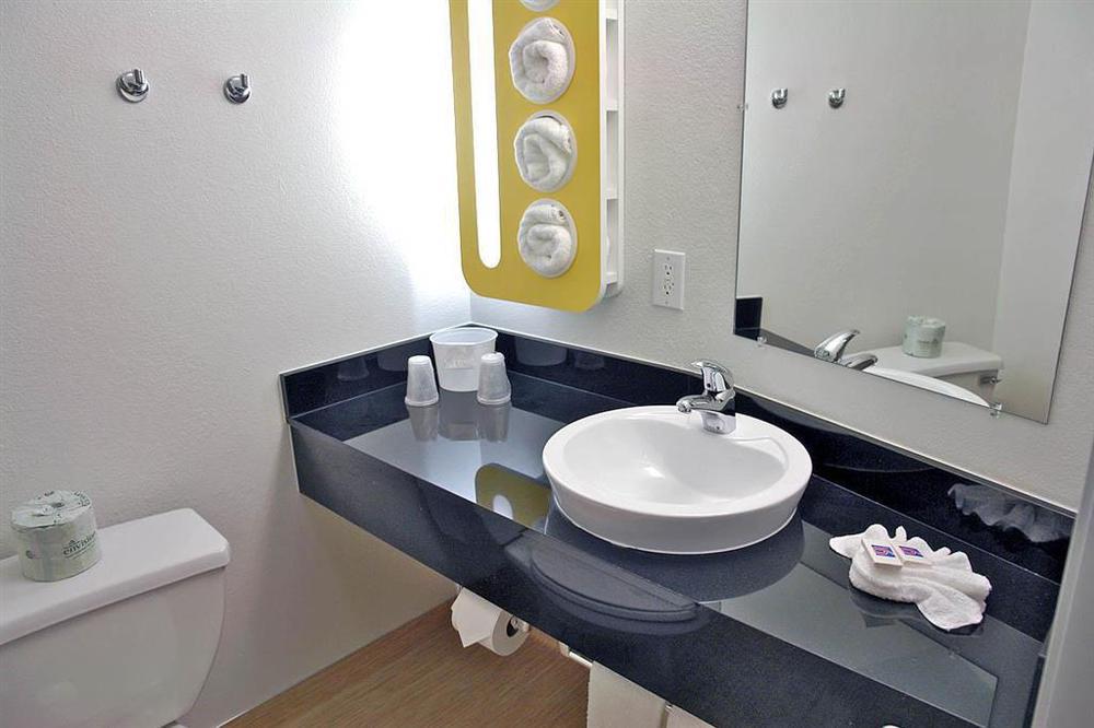 Motel 6-Roanoke, Tx - Northlake - Speedway Room photo
